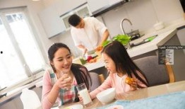 幸福家庭吃瓜,甜蜜吃瓜时光