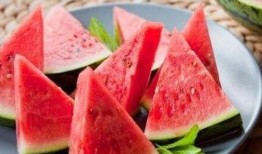 吃瓜影响奶水吗,吃瓜对哺乳期妈妈奶水影响的探讨