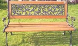 公园椅子户外吃瓜,户外吃瓜的惬意生活