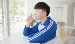 吃瓜少年希晨,揭秘娱乐圈背后的那些事儿