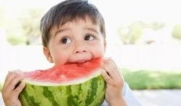 全班听心声吃瓜,瓜田笑谈间