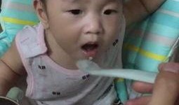 小朋友吃小瓜视频,小朋友欢乐吃小瓜瞬间