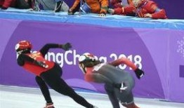 中国速滑教练吃瓜,揭秘赛场背后的故事