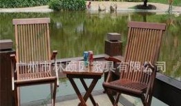 公园椅子户外吃瓜,户外吃瓜的惬意生活